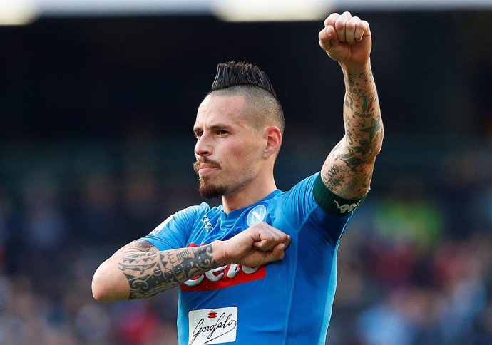 El Nápoles mantiene el liderato con un Hamsik que supera a Maradona