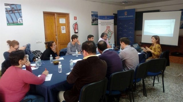 Una veintena de personas conocen la Ley de Protección da Datos en Laujar.