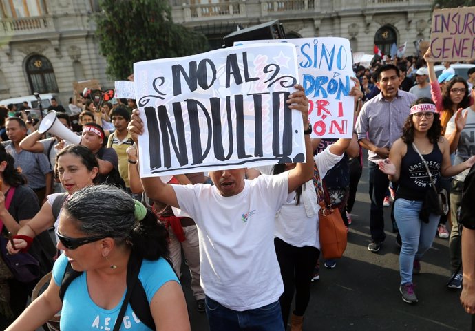 Protestas en Perú contra el indulto al ex presidente Alberto Fujimori