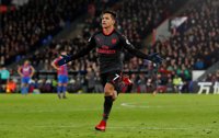 El Arsenal se mantiene en la lucha por la 'Champions' gracias a un inspirado Alexis Sánchez