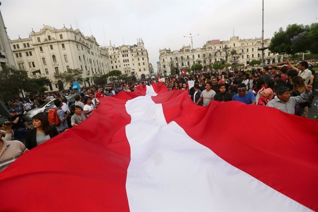 Manifestación en Lima contra el indulto al expresidente Alberto Fujimori