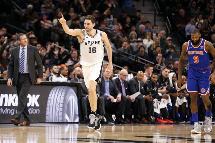 Pau Gasol en el partit New York Knicks - San Antonio Spurs