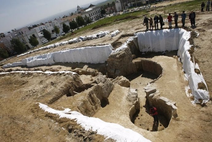 Excavaciones en el dolmen de Montelirio.
