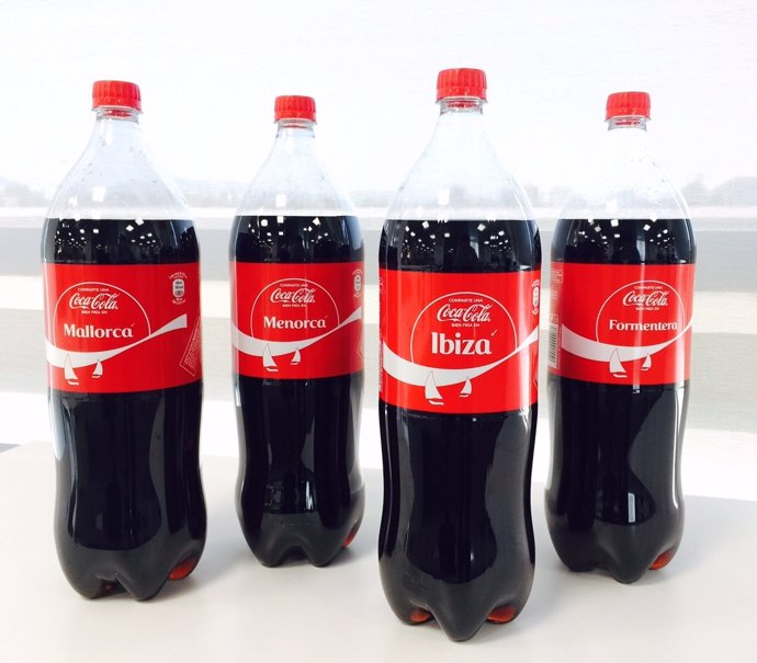 Botellas de Coca-Cola con los nombres de las Islas