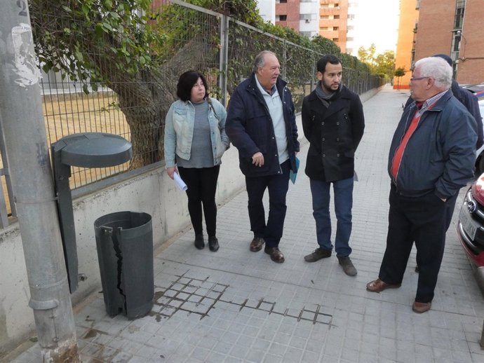 González Rojas visita la barriada García Lorca.