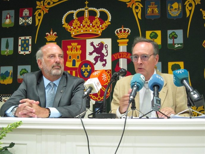 Ricardo Gil-Toresano,  la izquierda de la fotografía.        