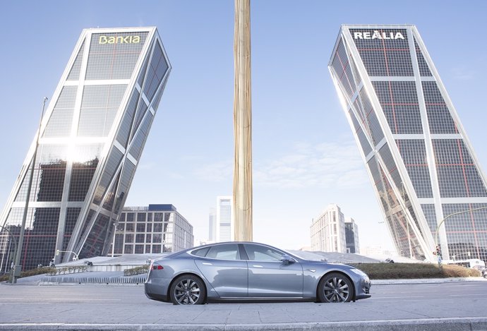 Tesla Model S de UberOne en Madrid