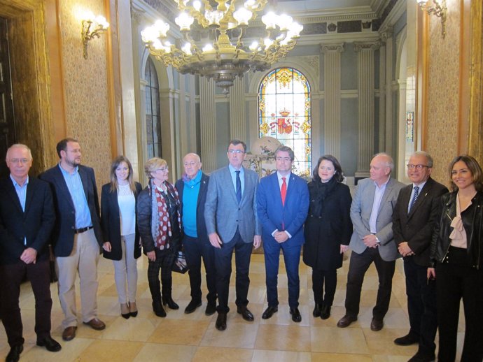 El alcalde de Murcia y su Equipo de Gobierno, posan en el Ayuntamiento