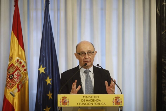 Montoro en la firma del acuerdo sanitario de Muface