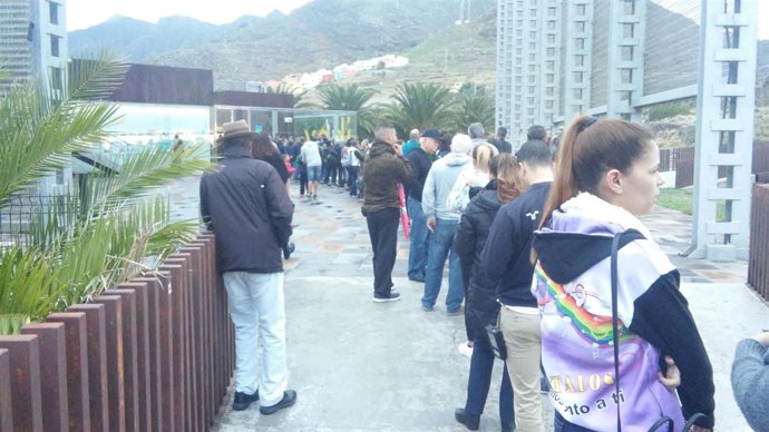 Cola para comprar las entradas