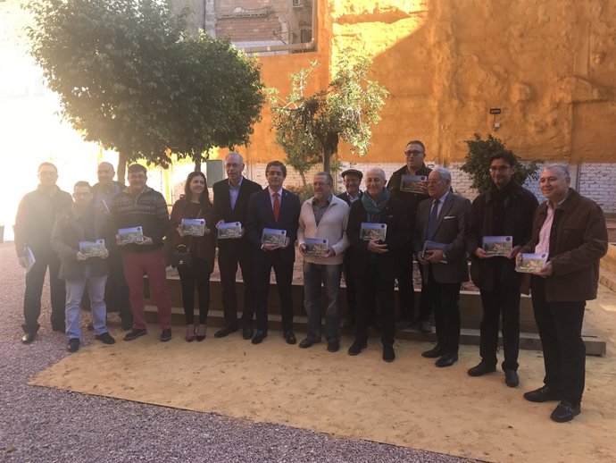 Una guía recoge más de una veintena de rutas por la comarca de la huerta