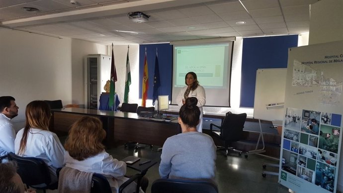 El Hospital Regional De Málaga Se Reune Con Pacientes Y Familiares Para Tratar A