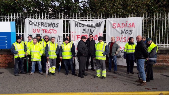 Huelga de trabajadores de la contrata de SADISA en Solvay