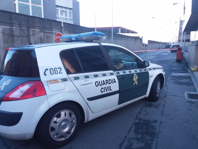 Llega a la Comandancia de A Coruña el detenido por intento de secuestro en Boiro