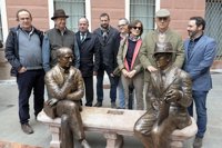 Antequera homenajea a dos de sus hijos más ilustres del siglo XX con un conjunto escultórico
