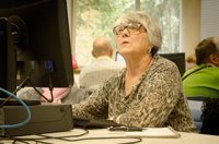 El Ayuntamiento forma a más de 2.000 ancianos en el uso de dispositivos móviles