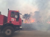 Sucesos.- Evacuado a la Fe el bombero herido en el incendio de Culla, que ha alcanzado una masía