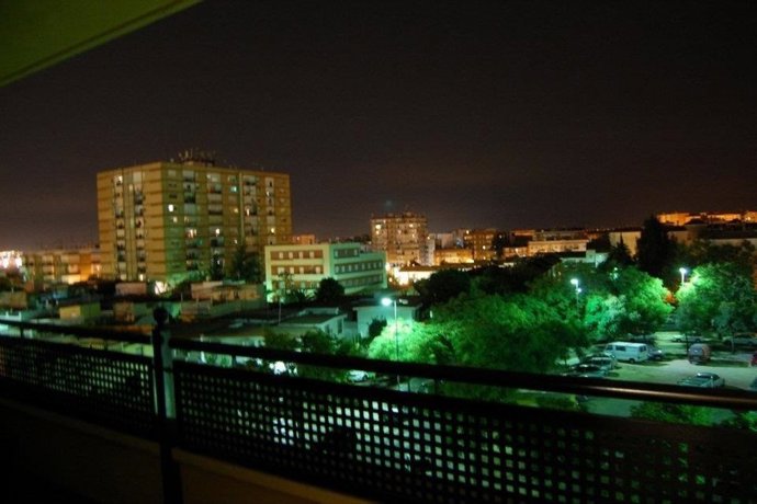 Imagen nocturna del Barrio Alto de San Juan.