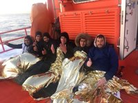 Trasladadas a Tarifa 24 personas, cuatro menores, rescatadas de tres pateras