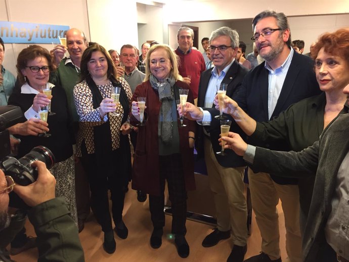 Brindis de los 'populares' en Gijón.