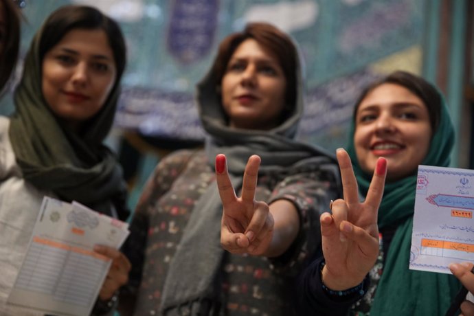 Mujeres iraníes votando 