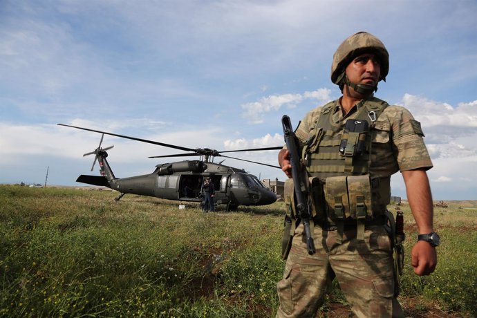 Helicóptero UH-60 Black Hawk turco