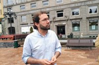 León (Podemos) califica a Javier Fernández como un "presidente saliente" que debería "ponerse a un lado"