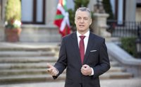 Urkullu pide "seguir trabajando juntos" para "defender y profundizar" el autogobierno vasco y por el empleo