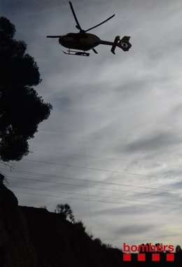 Maniobra de rescat amb l'helicòpter.