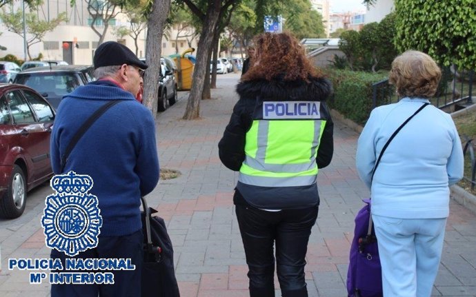 Policía Nacional Nota De Prensa (Hurtan La Pensión A Personas Mayores Tras Segui