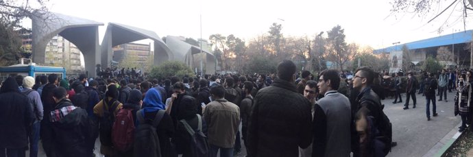 Manifestación en la universidad de Teherán