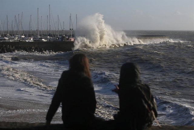 Fotografías de la costa francesa mientras la tormenta Carmen asola al país