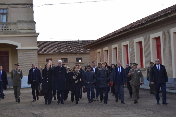 Cospedal ha visitado hoy el Cuartel Sancho Ramírez de Huesca