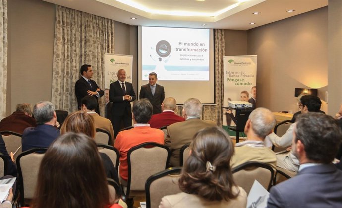 Unicaja Banco Celebra En Málaga Una Sesión De Asesoramiento De Inversión Dentro 