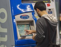 Un problema en algunas máquinas de Metro está impidiendo a los usuarios recargar su tarjeta anual 