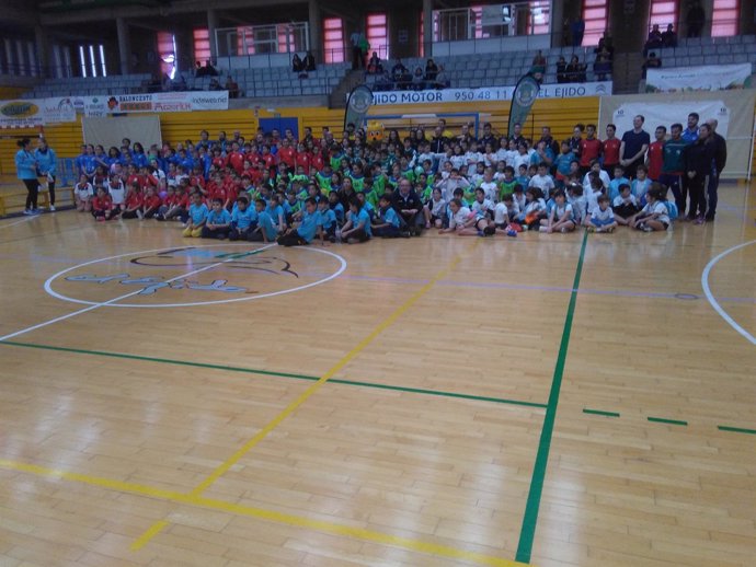 Encuentro de promoción de balonmano organizado por Diputación