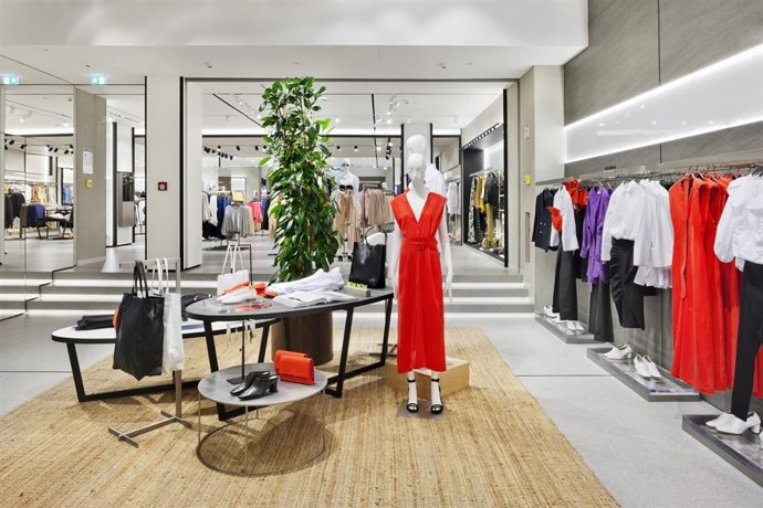 Interior de una tienda Mango