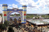 Arranca la construcción de la portada de la Feria de Abril de Sevilla 2018