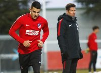 Caras nuevas en Atlético de Madrid y Sevilla para evitar la sorpresa ante Lleida y Cádiz