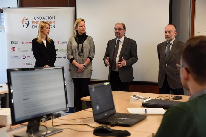 Lambán y Gastón en un taller de empleo en Walqa