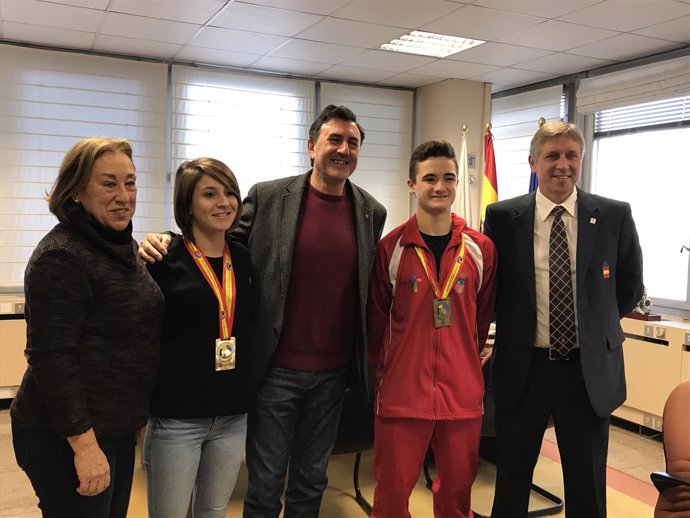 Mañanes recibe a los cántabros medallistas en el mundial