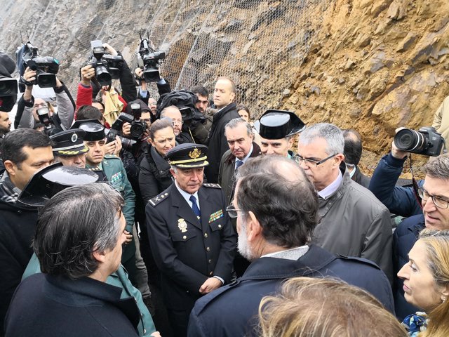 Rajoy habla con el coronel jefe de la Comandancia de A Coruña