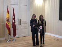 Cifuentes cree que una drag queen en la Cabalgata podría "confundir a los niños" y que ya hay espacios para reivindicar