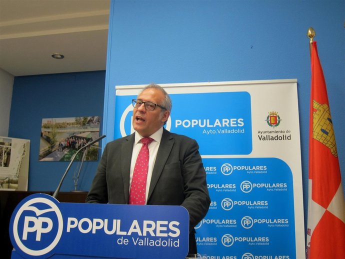 Martínez Bermejo, en rueda de prensa en el Ayuntamiento.     