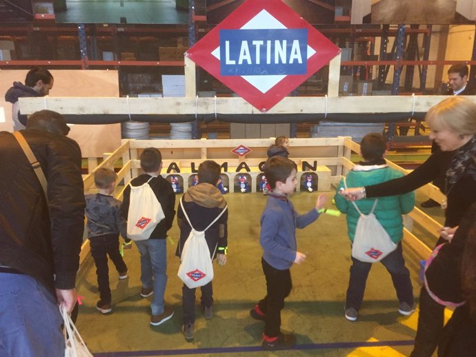 Nota, Foto Y Audio: Metro Muestra Sus Secretos A Más De 200 Niños En Su Tradicio