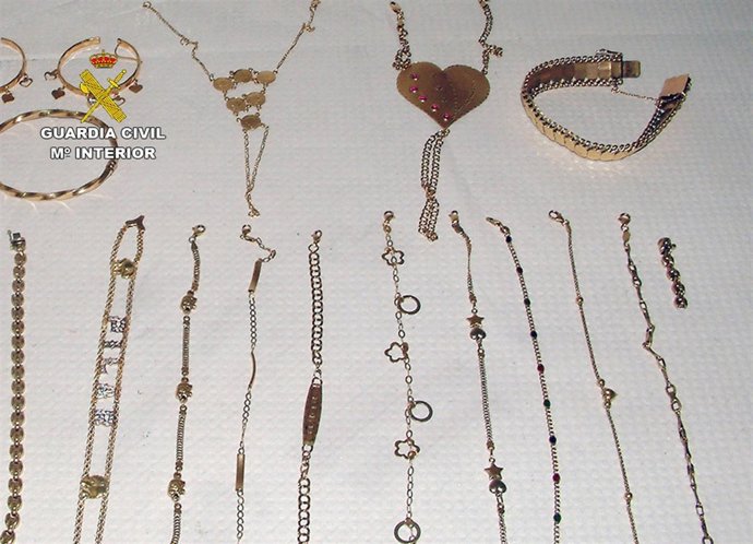 La Guardia Civil Detiene A Una Empleada Doméstica Por La Sustracción De 15.000 E