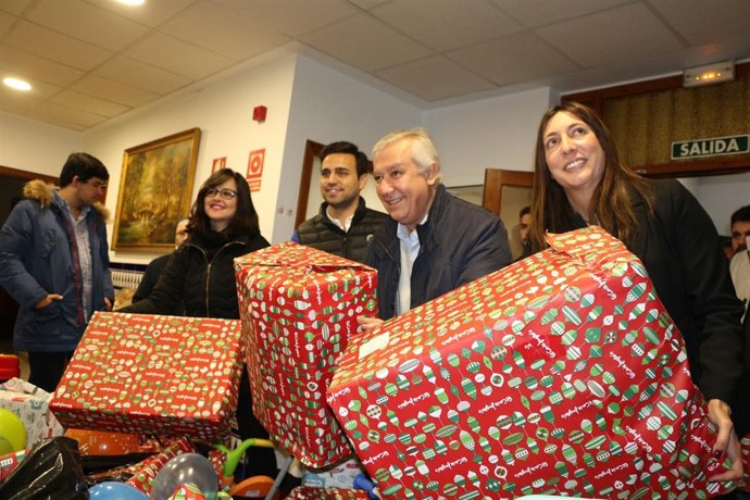 Nngg De Sevilla Recauda 2.000 Juguetes En El Doceavo Año De Su Campaña Solidaria