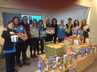 Los empleados de CaixaBank en Navarra donan 270 juguetes a París 365 para los niños de familias sin recursos  