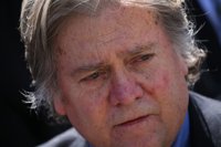 El exasesor Steve Bannon carga ahora contra el hijo de Trump por su "traición"