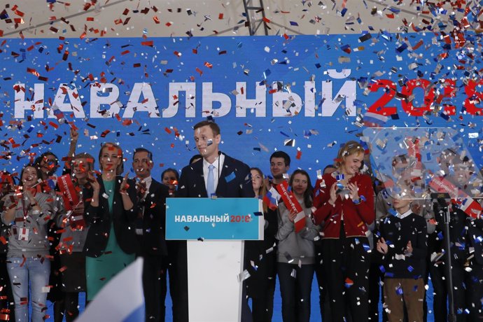 Navalni, en el mitin en el que ha conseguido el apoyo para ser candidato